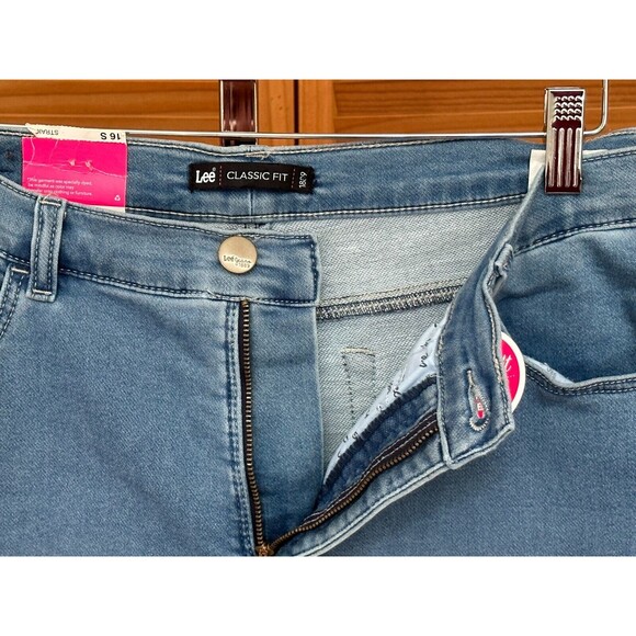 Lee Women’s Classic Fit Straight Leg Soft Denim Stretch Jeans Size 16 Short NWT - Picture 4 of 7